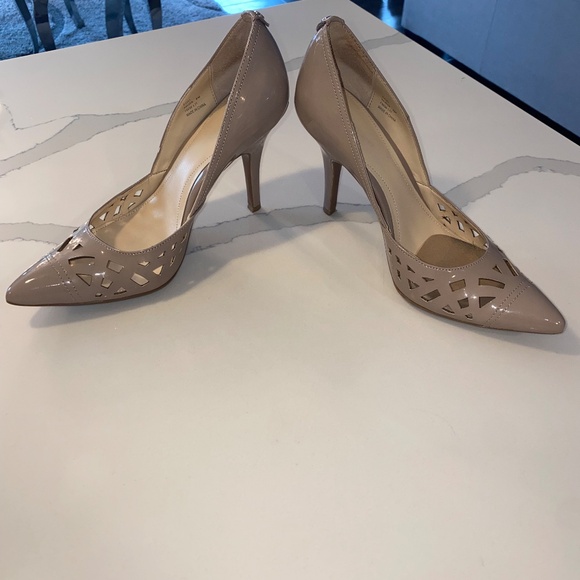 Calvin Klein Naveen Two Tone Patent Pump Light Taupe Size 8M - Picture 5 of 5